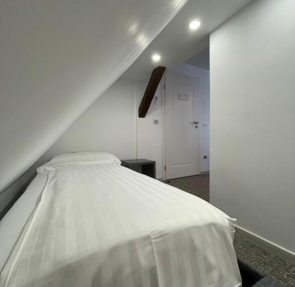 标准三人间, Villa Quattro Ducati