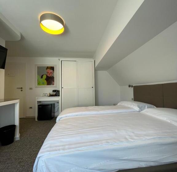 标准三人间, Villa Quattro Ducati