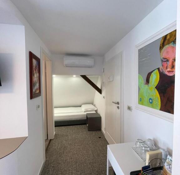 标准三人间, Villa Quattro Ducati