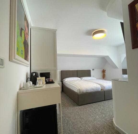 标准三人间, Villa Quattro Ducati