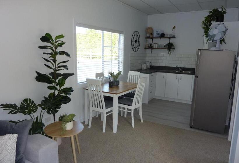 一居室别墅, Rustling Oaks Nz Boho Pool House