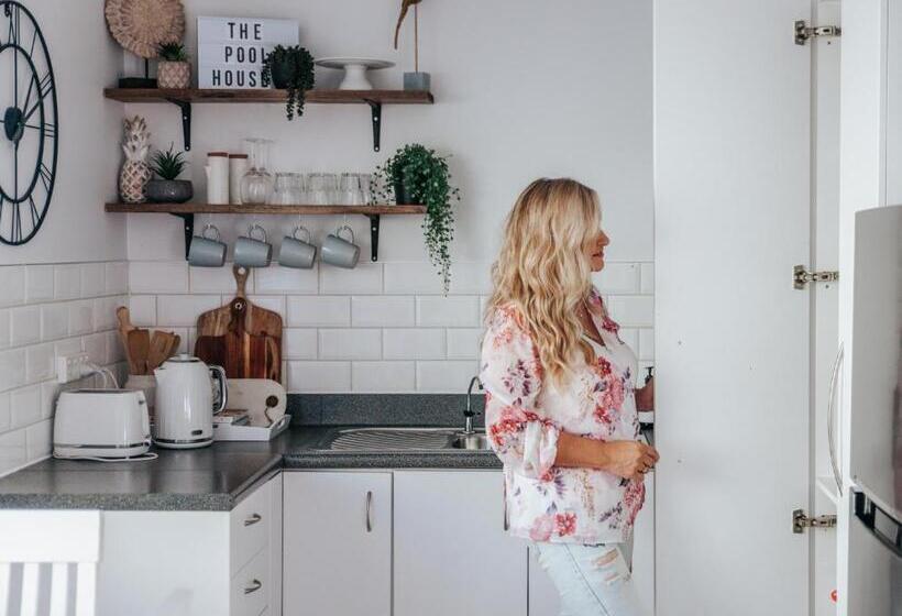 一居室别墅, Rustling Oaks Nz Boho Pool House