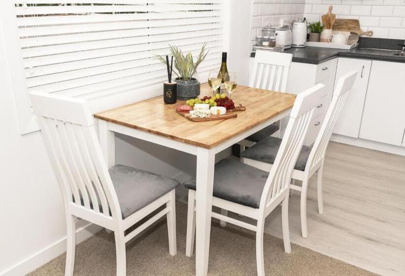 一居室别墅, Rustling Oaks Nz Boho Pool House