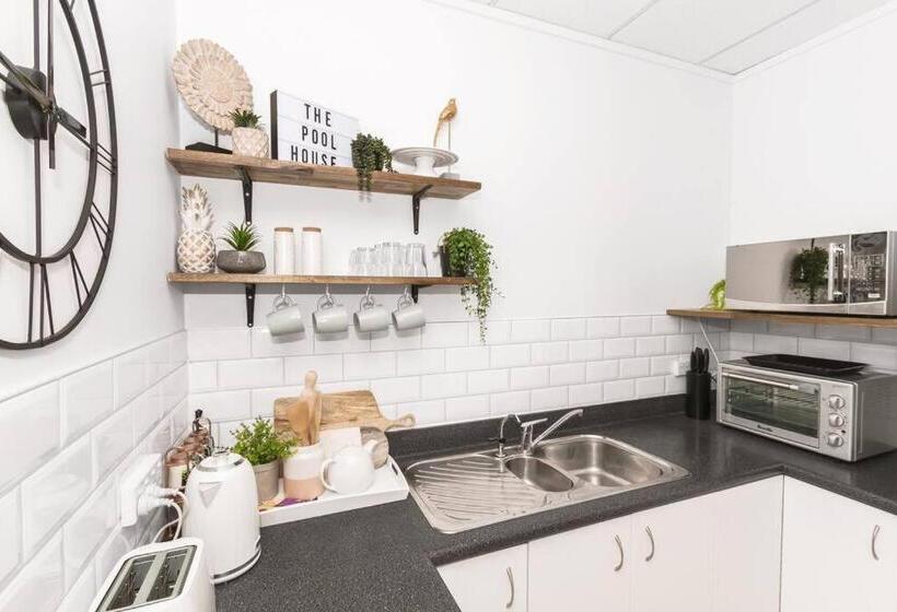 一居室别墅, Rustling Oaks Nz Boho Pool House