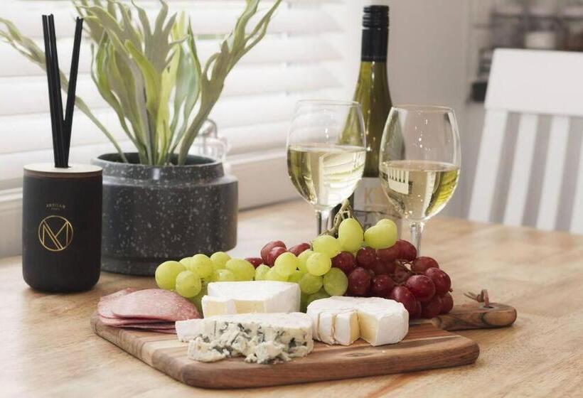 一居室别墅, Rustling Oaks Nz Boho Pool House