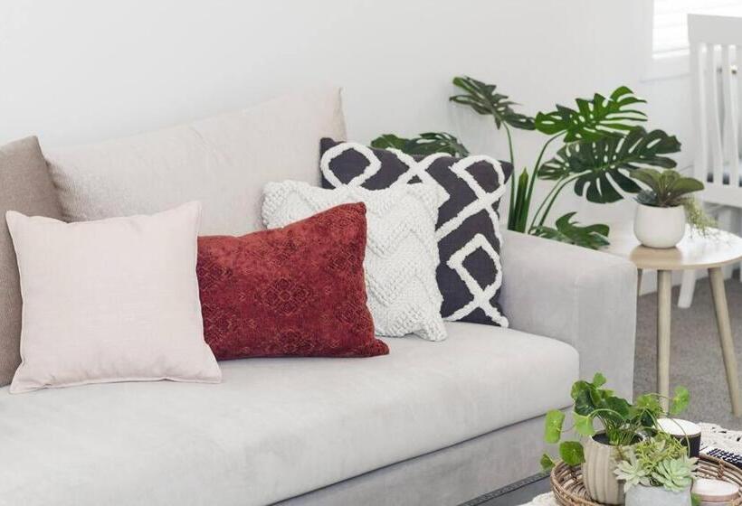 一居室别墅, Rustling Oaks Nz Boho Pool House