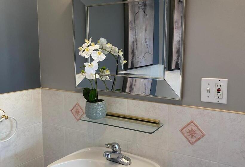 غرفة ديلوكس مطلّة علي البحر مزوَّدة بشُرفة, Beach Street Inn