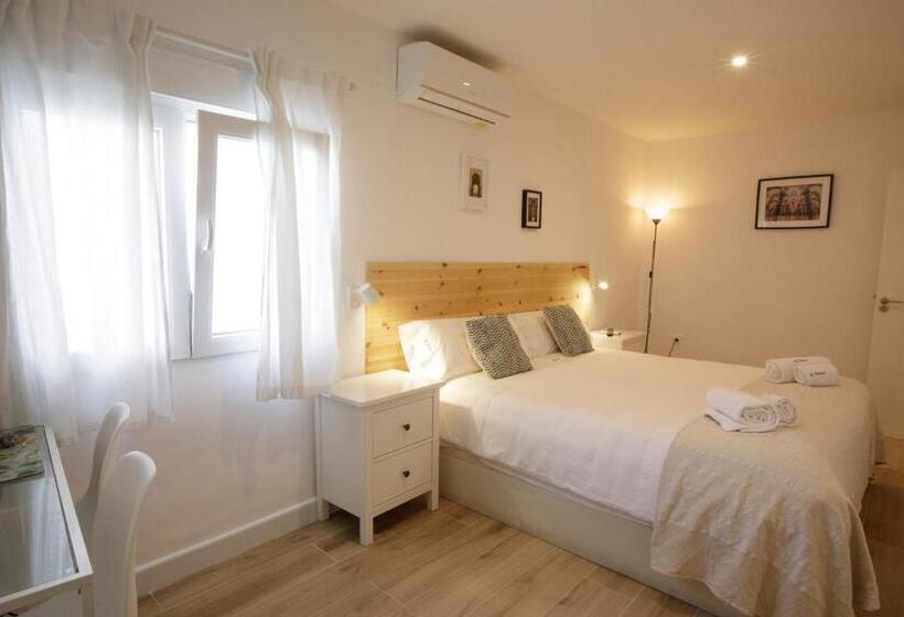 اتاق سوپریور با تخت بزرگ, La Trinidad Córdoba   Great Location