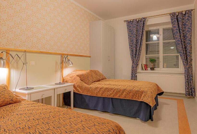 스탠다드 룸, Li Verstas