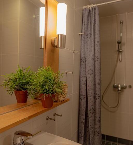 스탠다드 룸, Li Verstas