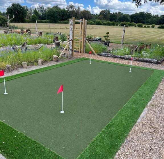 منزل غرفتين نوم, Whitmoor Farm