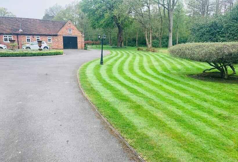 منزل غرفتين نوم, Whitmoor Farm