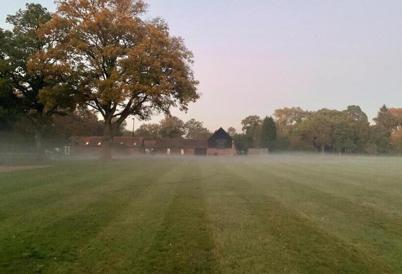 منزل غرفتين نوم, Whitmoor Farm