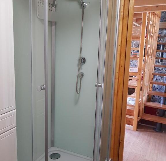 חדר סטנדרט, Duplex Swimming Cats