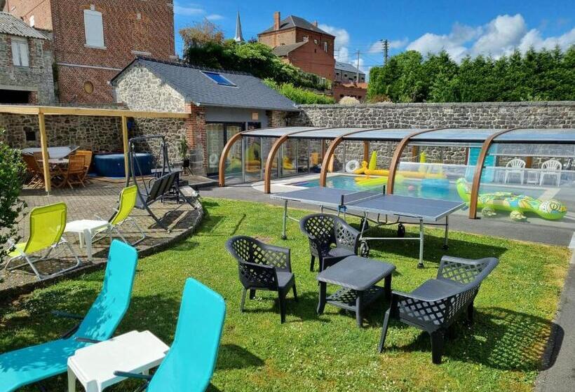 חדר סטנדרט, Duplex Swimming Cats