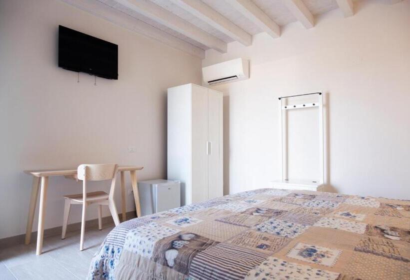 标准间, La Corte Di Emma E Ale