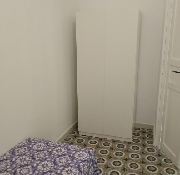 스탠다드 싱글 룸, Old Town