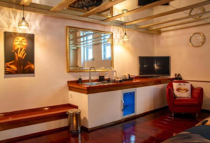 جناح غرفتين نوم, B&b Katoo