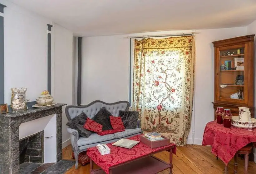 バス共有のスタンダードルーム, Chambre D Hôtes Les Jardins De Marie, Sci Charles Iii