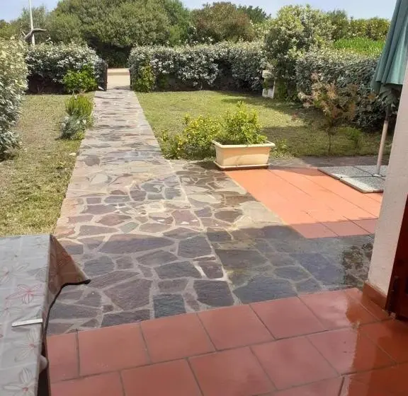 庭の見える１ベッドルームアパートメント, Casa Mirice In Residence Con Piscina ,wifi,climatizzatore Vicino Al Mare