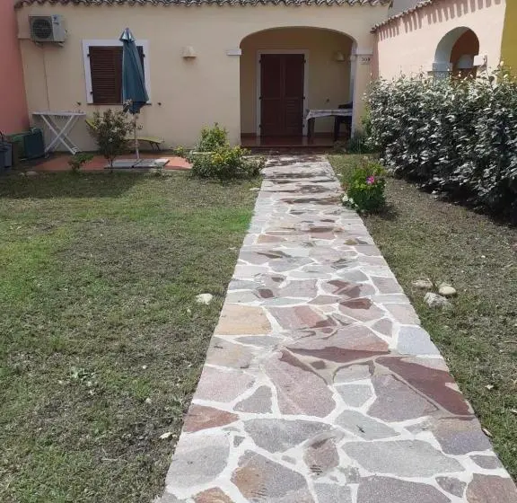 庭の見える１ベッドルームアパートメント, Casa Mirice In Residence Con Piscina ,wifi,climatizzatore Vicino Al Mare