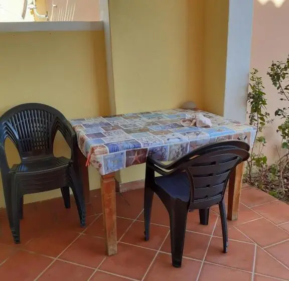 庭の見える１ベッドルームアパートメント, Casa Mirice In Residence Con Piscina ,wifi,climatizzatore Vicino Al Mare
