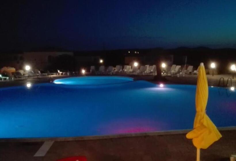 Апартаменты 1 Спальня Вид на Сад, Casa Mirice In Residence Con Piscina ,wifi,climatizzatore Vicino Al Mare