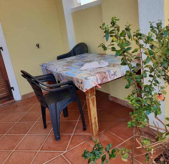 דירת חדר נוף לגינה, Casa Mirice In Residence Con Piscina ,wifi,climatizzatore Vicino Al Mare