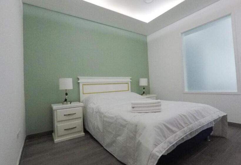 Habitación Estándar, Casa Moderna Equipada Como Hotel Habitacion 3   Baño Afuera De La Habitación