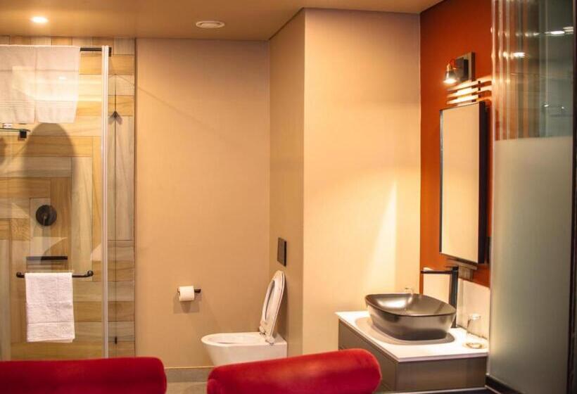 סוויטה נשיאותית, Mgb Hotel At 2ten