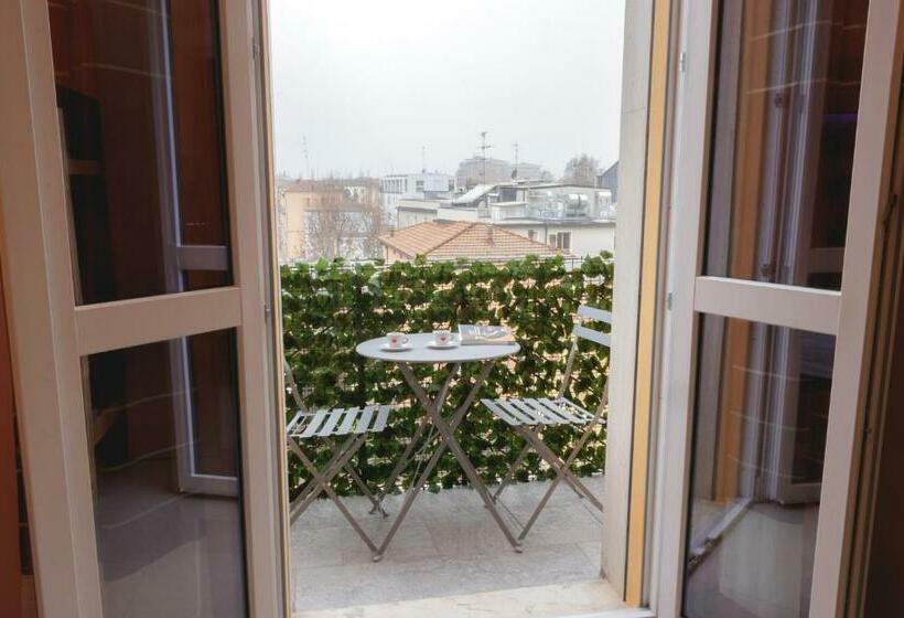 اتاق استاندارد چهارنفره با بالکن, Affittacamere Orchidea For Tourists And Hesperia Hospital