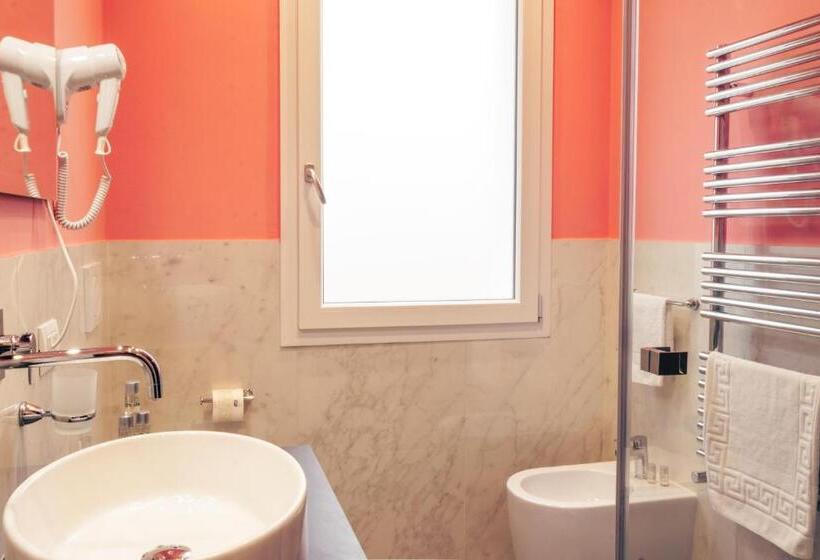 اتاق استاندارد چهارنفره با بالکن, Affittacamere Orchidea For Tourists And Hesperia Hospital