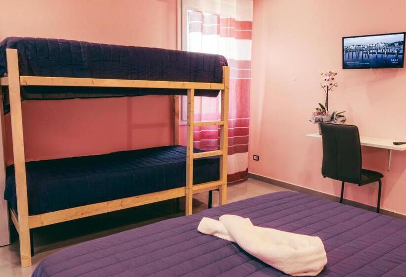 اتاق استاندارد چهارنفره با بالکن, Affittacamere Orchidea For Tourists And Hesperia Hospital