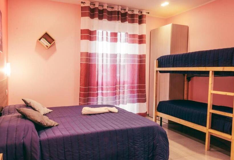 اتاق استاندارد چهارنفره با بالکن, Affittacamere Orchidea For Tourists And Hesperia Hospital