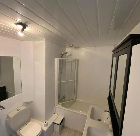 اتاق استاندارد با سرویس بهداشتی مشترک, Chambre Proche Gare Tgv Et Paris