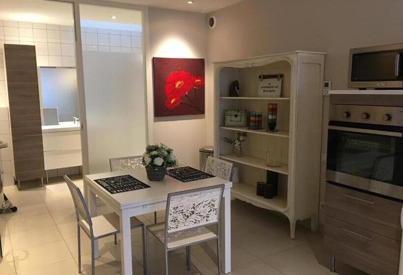 اتاق استاندارد چهار تخته, La Suite Alain
