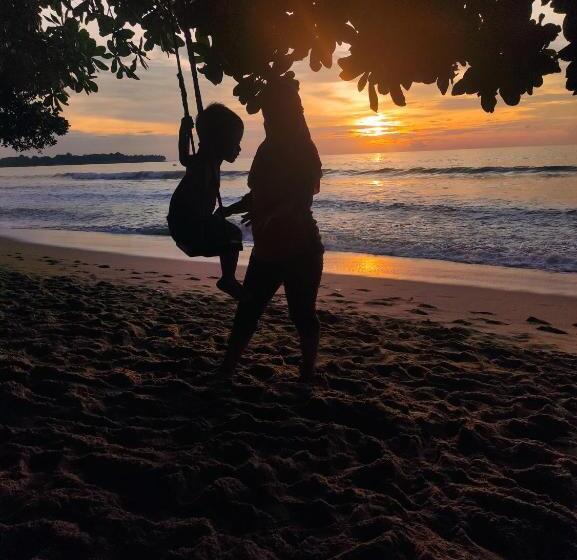 غرفة ديلوكس مطلّة علي البحر, Condominium Lippo Carita Selatan   Lantai Dasar