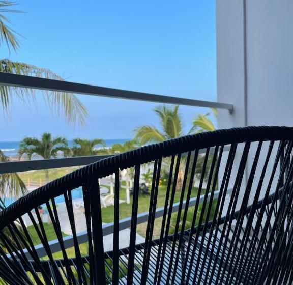 غرفة ديلوكس مطلّة علي البحر, Lunazul Hotel By Rotamundos