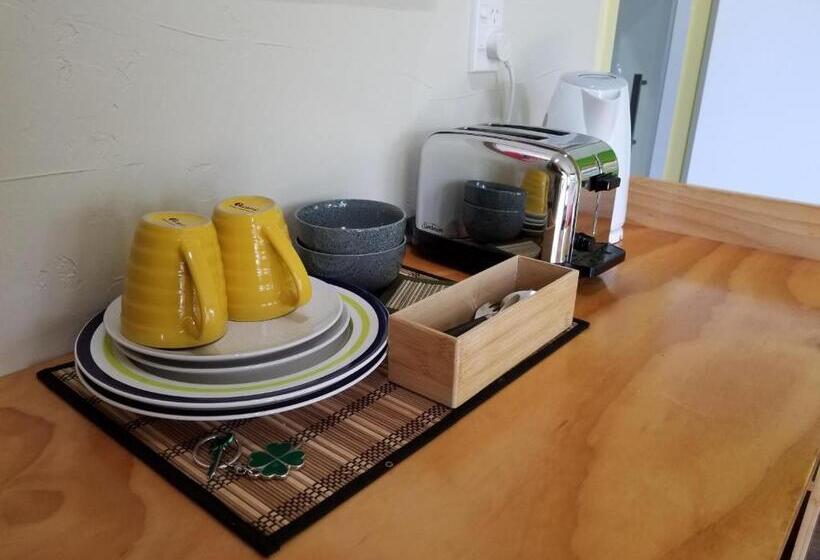 اتاق استاندارد با چشمانداز باغ, City Central Apartment – Modern, Private & Quiet