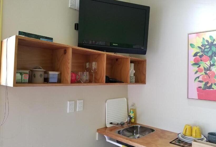 اتاق استاندارد با چشمانداز باغ, City Central Apartment – Modern, Private & Quiet