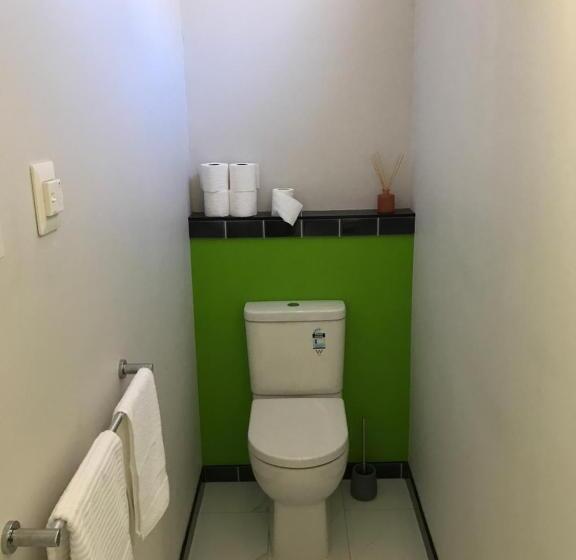 Номер Стандарт Вид на Сад, City Central Apartment – Modern, Private & Quiet