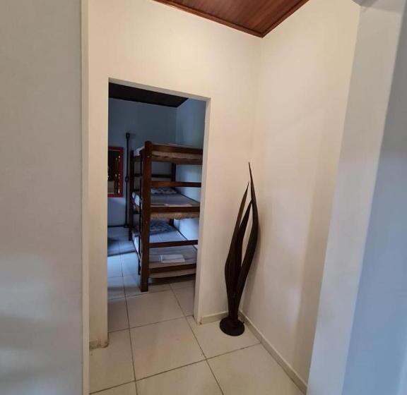 Кровать в Общей Комнате, Hostel 4 Elementos 200 Metros Da Praia De Pernambuco E Do Mar Casado