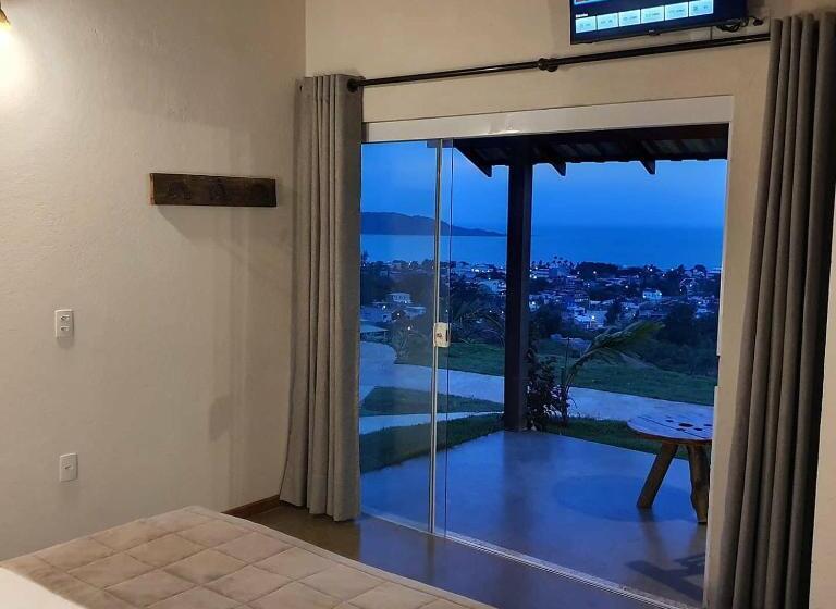 جناح مطلّ علي البحر, Terraço