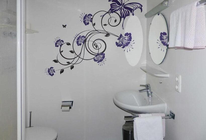 スタンダードルーム, Café Pension Krems