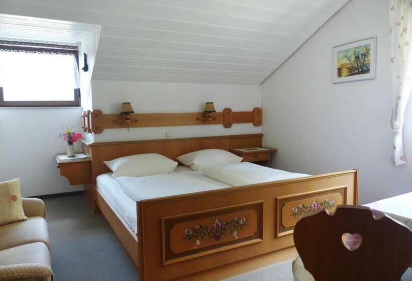 スタンダードルーム, Café Pension Krems