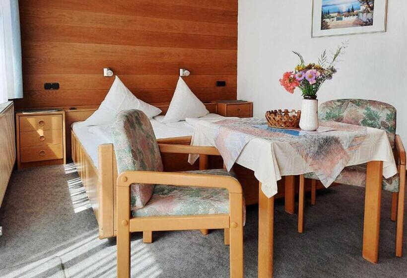 スタンダードルーム, Café Pension Krems