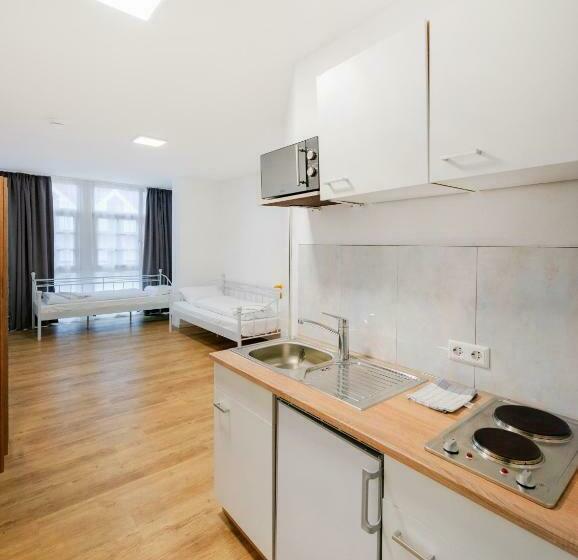 이코노미 룸, G&g Boardinghouse