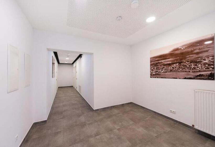 디럭스 스튜디오, G&g Boardinghouse