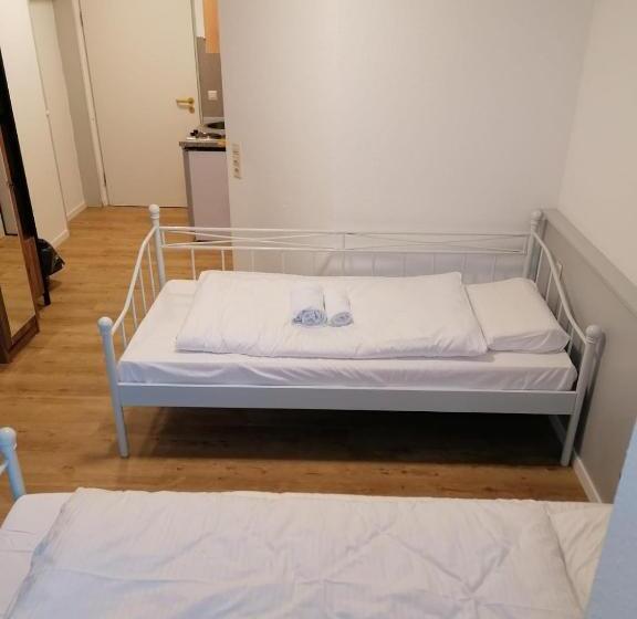 이코노미 룸, G&g Boardinghouse