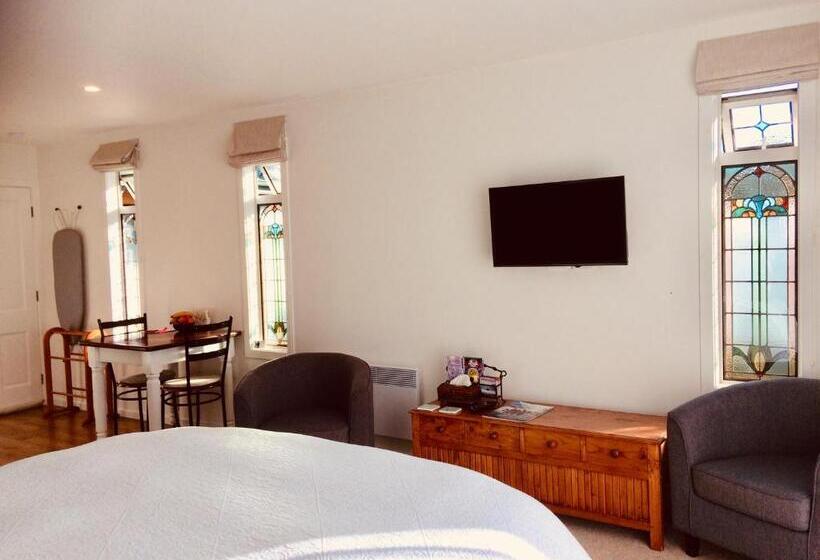 חדר דלוקס, Art Glass Studio